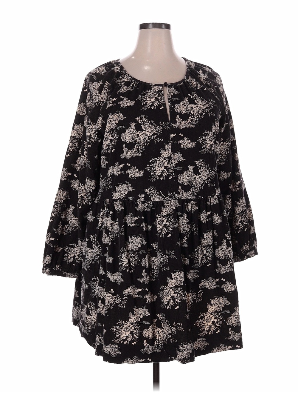 Universal Thread Black and White Floral Tunic Dress